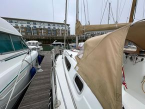 Jeanneau Sun Odyssey 29.2  - Side Deck