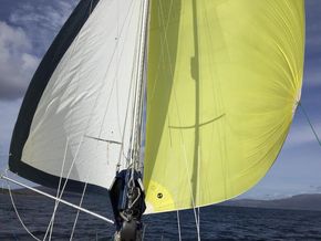 Double headsail cruising chute and genoa