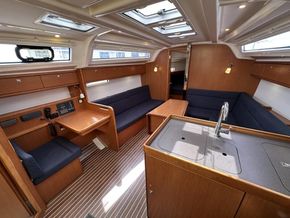 2015 Bavaria Cruiser 37 17