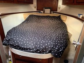 Fairline 40 Flybridge  - Master Suite