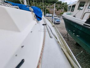 Moody 33 s  - Side Deck