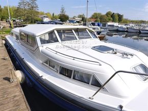 Connoisseur 1370 Large centre cockpit 3 double cruiser - Exterior