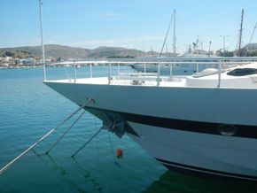 Versil Craft 26 Aft Cabin, Flybridge, 2 separate crew cabins - Bow