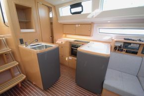 2020 Bavaria Vision 42 24
