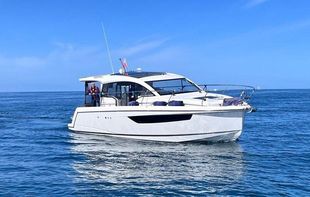 2015 Sealine C330