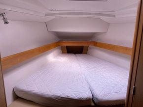 2010 Jeanneau Sun Odyssey 42i 19