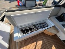 2018 Sealine C330