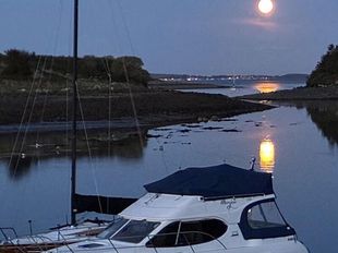 GALEON 280 FLYBRIDGE- GORGEOUS