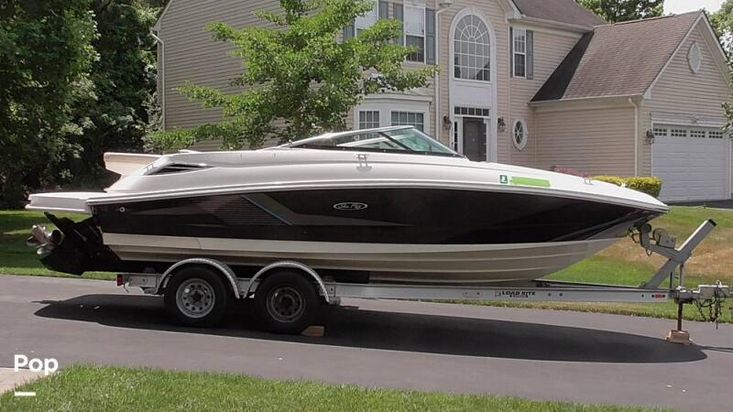 2013 Sea Ray 220 sundeck