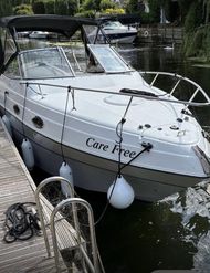 Four Winns Vista 238 &ndash; &ldquo;Care Free&rdquo; --A very sociable cruiser