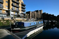 One-bedroom steel barge in St Katharine Docks