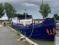 3 bed houseboat on residential mooring