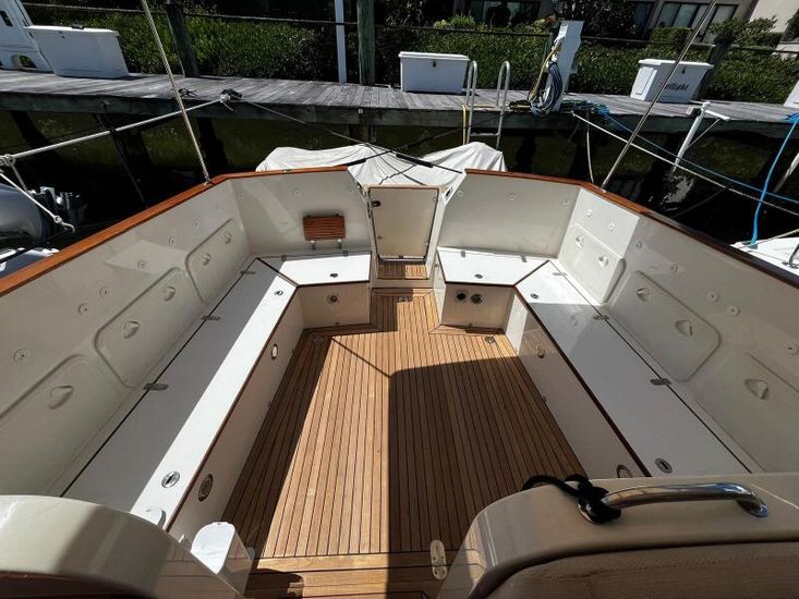 2010 Back Cove gentlemans motor yacht