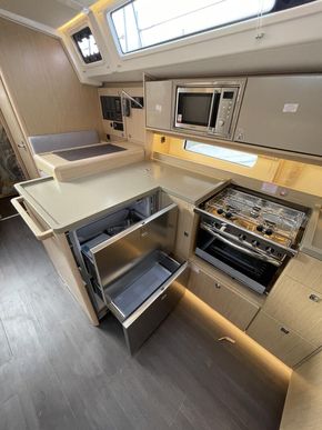 2024 Bavaria C46 8