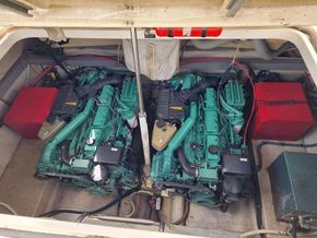 Sunseeker Tomahawk 41  - Engine Room