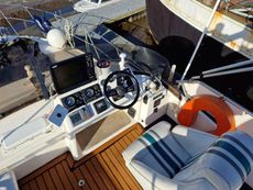 Motor Yacht Fairline Turbo 36 Aft Cabin Flying Bridge