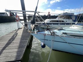 Sadler 32  - Bow