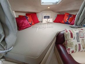 Maxum 2700 SCR  - Forward Cabin