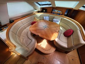 Discovery 55  - Saloon