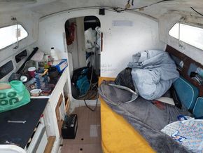 Sabre 27 PROJECT BOAT- LIMITED INFO - Interior