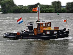 Classic tug boat in excellent condition for sale