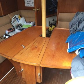 Man Cabin Table