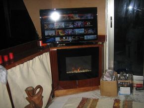 TV / FIREPLACE