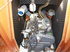 Jeanneau Sun Odyssey 42i  - Engine
