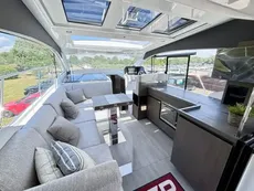2025 Sealine C390