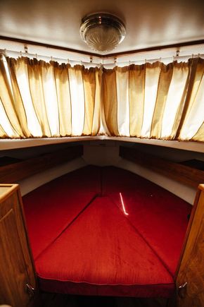 Bow double cabin
