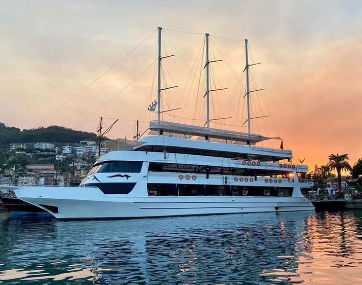 800PAX EVENT BOAT/DAY CRUISER