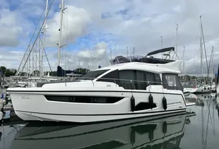 2023 Sealine F430