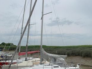 First 25.7 lifting keel