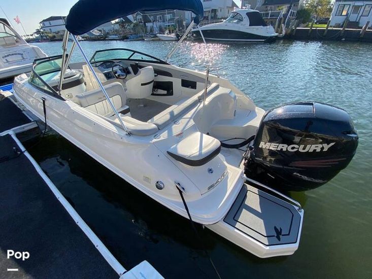 2016 Sea Ray 240 sundeck