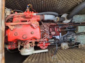 Moody 33 s  - Engine