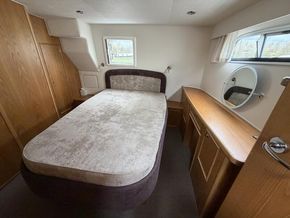Aft double berth with en-suite