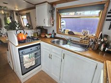2006 57ft narrowboat w C. London mooring