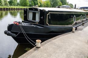 Collingwood Wide Beam 57 Cruiser Stern - Bow