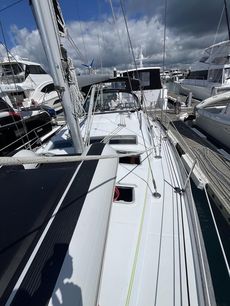 Exceptional condition Beneteau Oceanis 423 - Two Cabins
