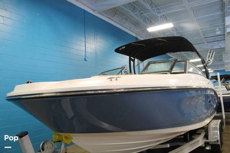 2020 Sea Ray 230 spx