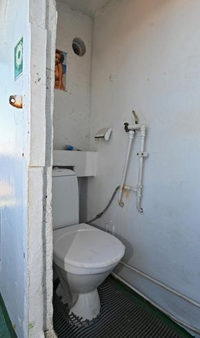 Toilett on main deck