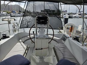Beneteau Oceanis 321  - Cockpit