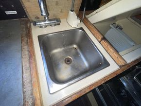 Sadler 32  - Galley