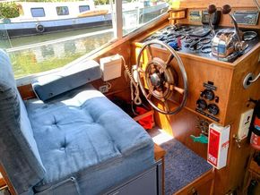 Sancerre 33 Sedan Recent engine - Helm
