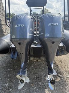 Zodiac Pro 850 with Yamaha Twin 250 HP