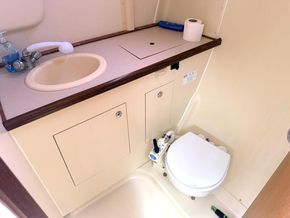2006 Hunter/Legend 31 Bilge Keel 6