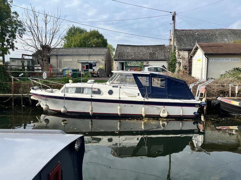 Project 32 widebeam twin diesel engine