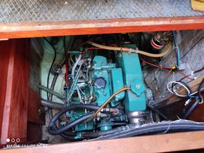 Offshore Yawl 32  - Engine