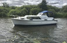 Ocean 30 single Diesel engine Shaft drive River cruiser
