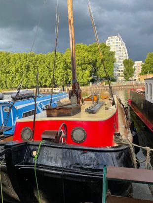 Tjalk with Thames Residential Mooring